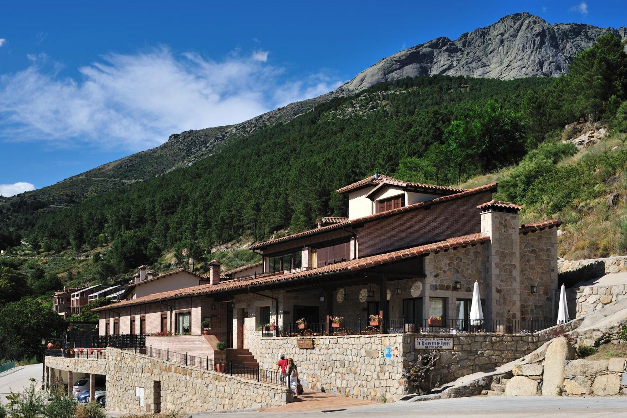 Hotel Rural Y Restaurante, Rinconcito De Gredos Cuevas Del Valle Bagian luar foto